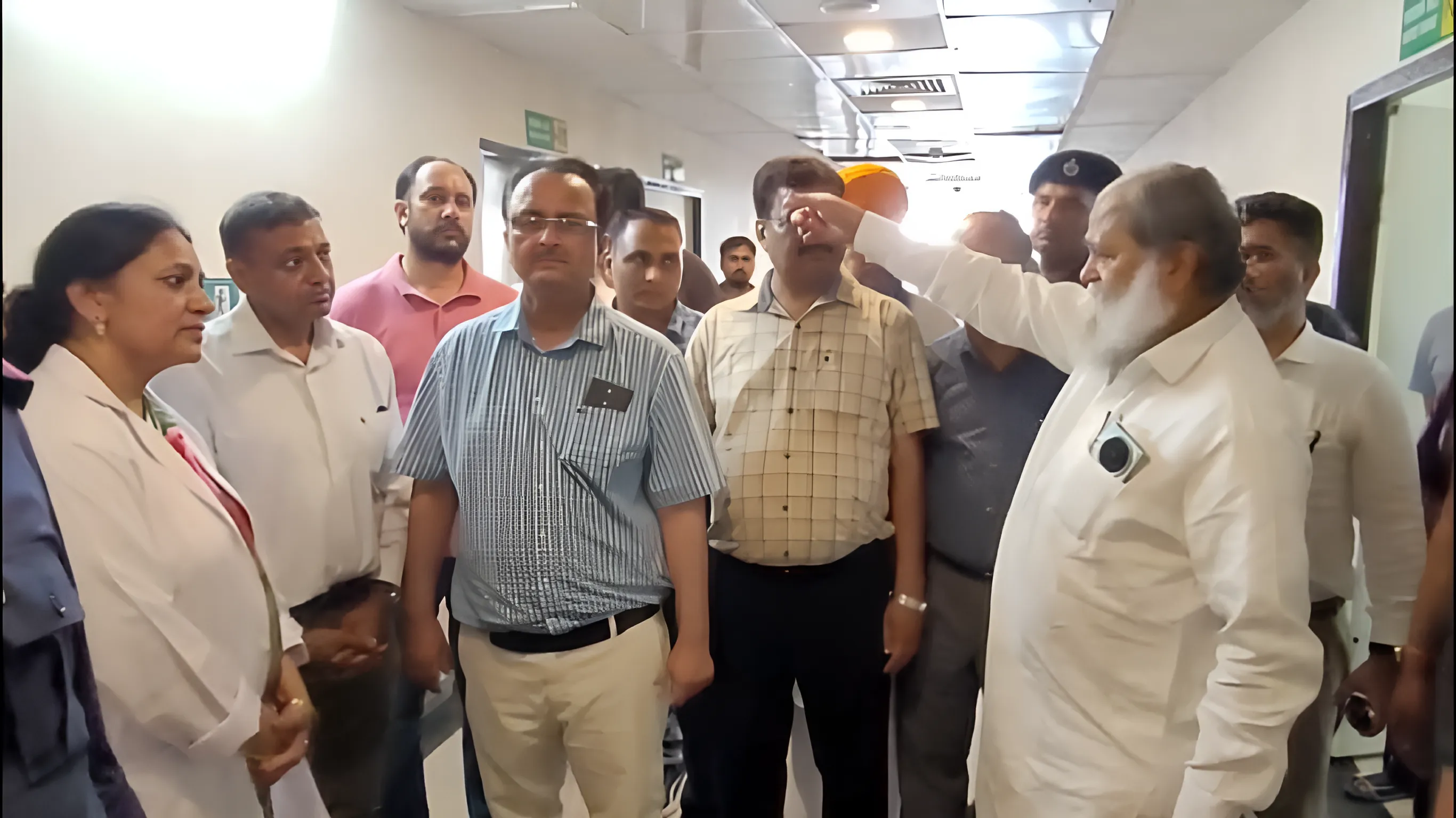 नागरिक अस्पताल में अव्यवस्थाओं को देख भड़के मंत्री अनिल विज, बोले - 'जो-जो दोषी है सबको टांगूगा, छोड़ूंगा नहीं'