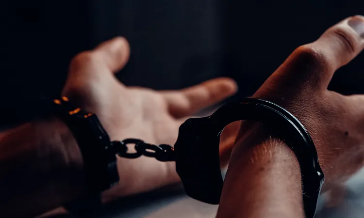 नाबालिग गिरफ्तार : चोरी की क्रूजर गाड़ी बरामद, खाने-पीने के शौक पूरा करने के लिए चुराई थी गाड़ी