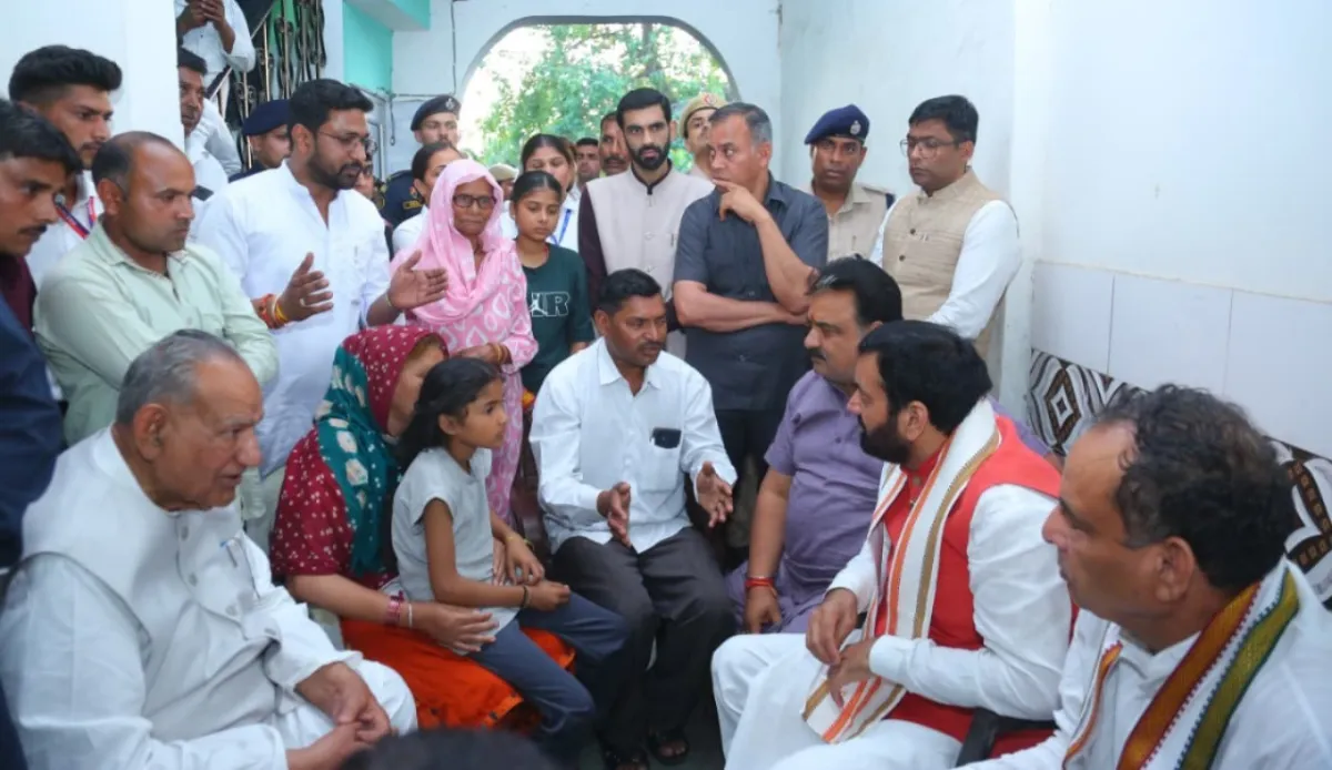 सफीदों गैस त्रासदी: मृतकों के परिजनों से मिले सीएम सैनी, बोले- "दोषियों को बख्शा नहीं जाएगा, सरकार उठाएगी खर्च