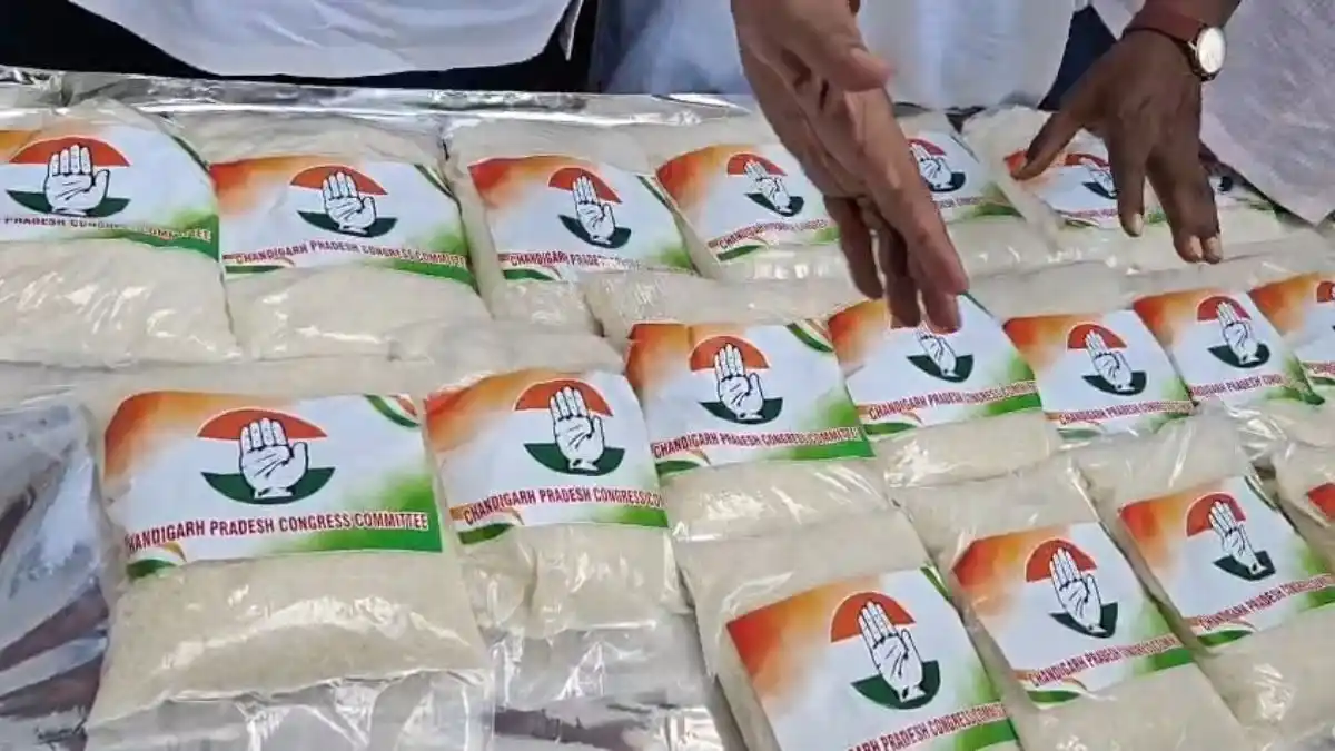 चंडीगढ़ में कांग्रेस का ‘चीनी लंगर’, महंगाई के खिलाफ अनोखे प्रदर्शन से गरमाई सियासत!!