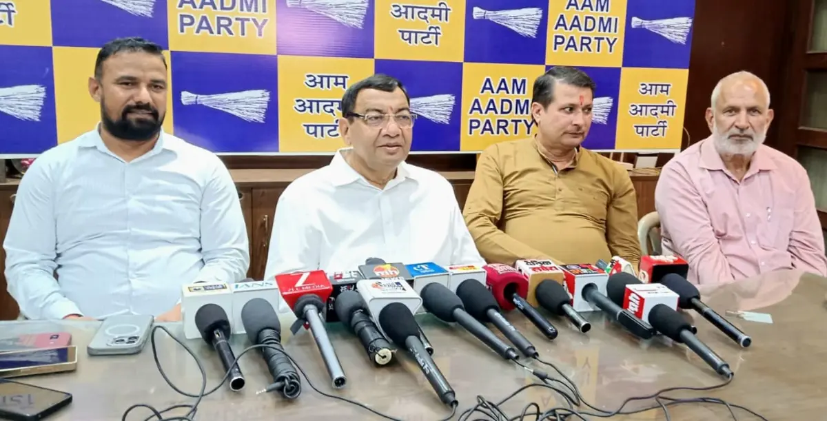 डॉ. सुशील गुप्ता का BJP पर कटाक्ष, बोले - आपदा को अवसर में बदलने का उदाहरण अरबों का PNG रियायत घोटाला'