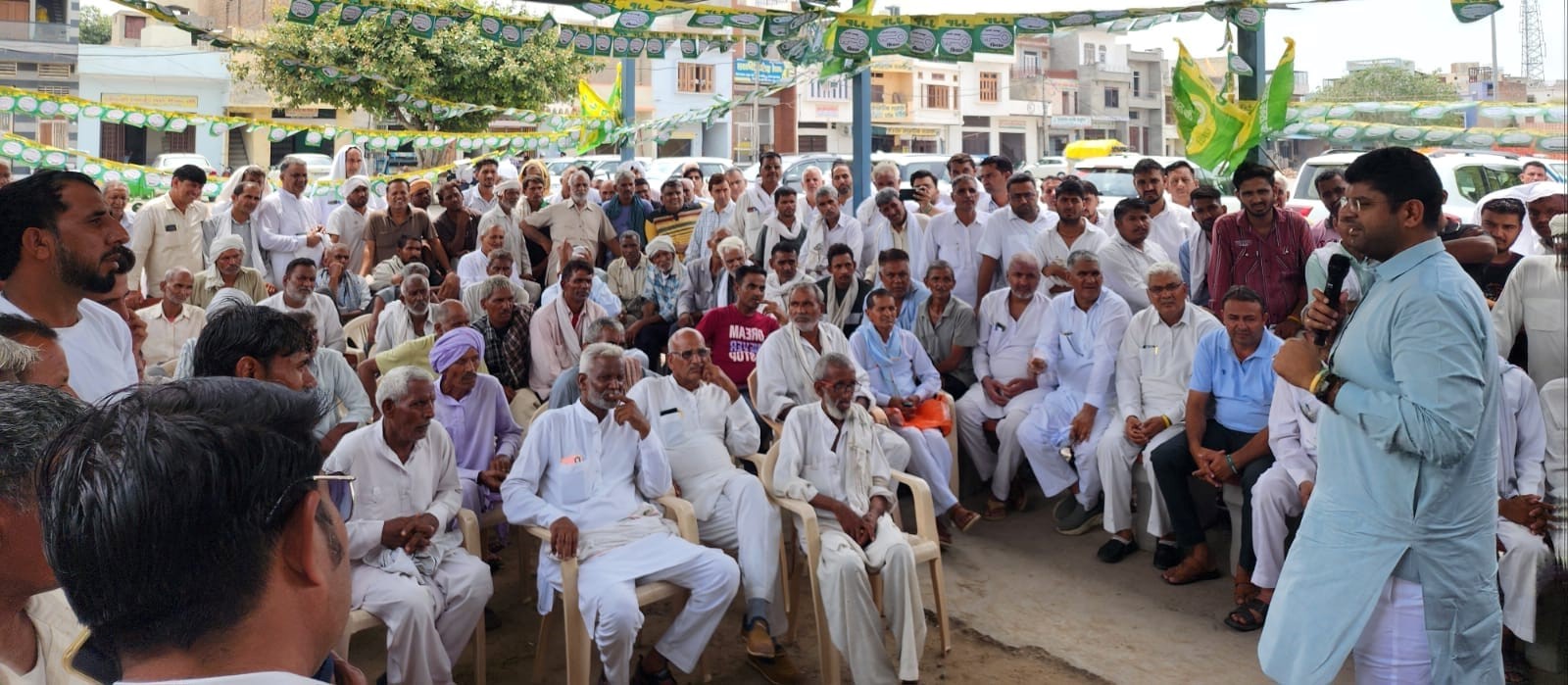 दुष्यंत का बीरेंद्र सिंह पर तंज : ''मैं तो मैदान में आ गया, उनसे पूछ लें छोड़कर तो नहीं भागेंगे''