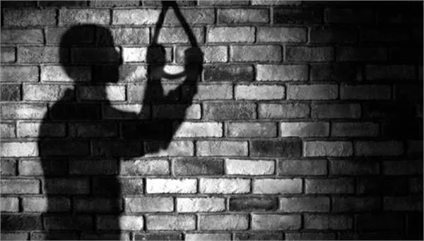 बेटे के जेल में बंद होने से मानसिक रूप से परेशान पिता ने उठाया बड़ा कदम, परिवार पर टूटा दुखों का पहाड़