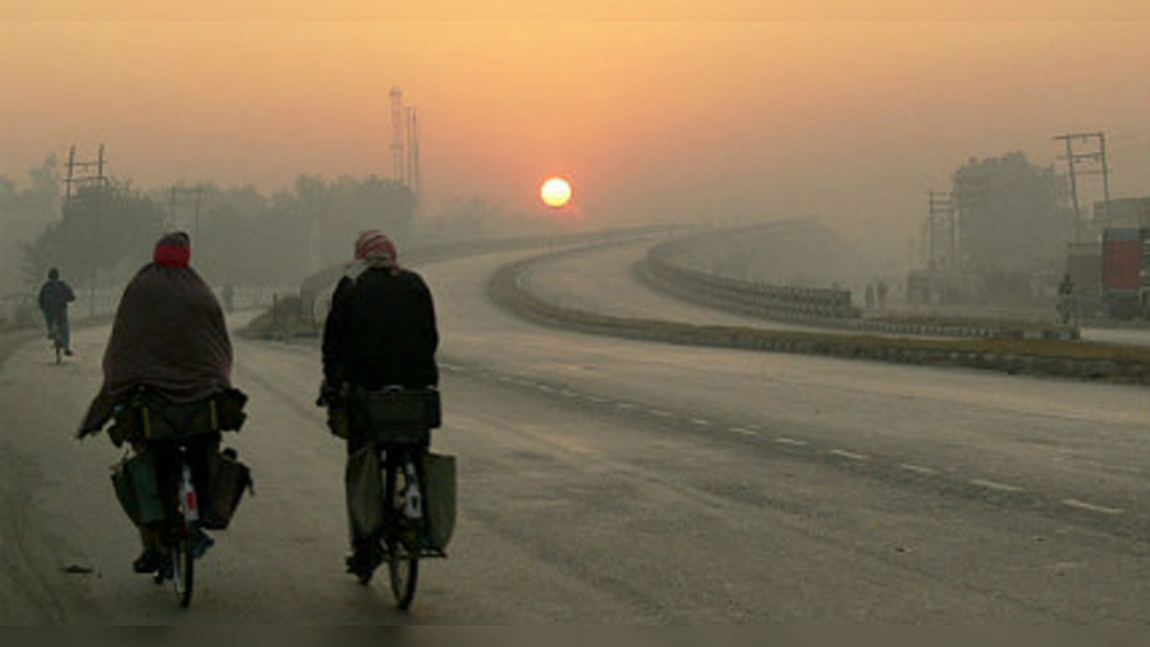 कोहरे से मिला छुटकारा, चटक धूप से मिली राहत, 21 से 23 तक बूंदाबांदी और 25 को झमाझम बारिश के आसार