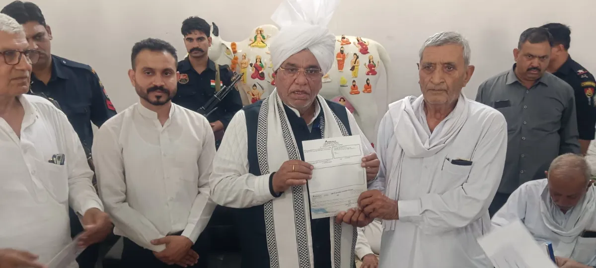 कैबिनेट मंत्री कृष्ण लाल पंवार ने इसराना की 9 गौशालाओं को सौंपे 14.62 लाख के चेक, 'गौ रत्न' से सम्मानित