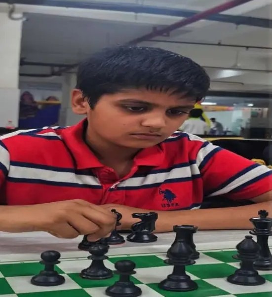 International Chess Competition In Pune  : कक्षा 7वीं के नैतिक जैन ने पाया प्रथम स्थान, ट्रॉफी और 70,000 नगद से सम्मानित