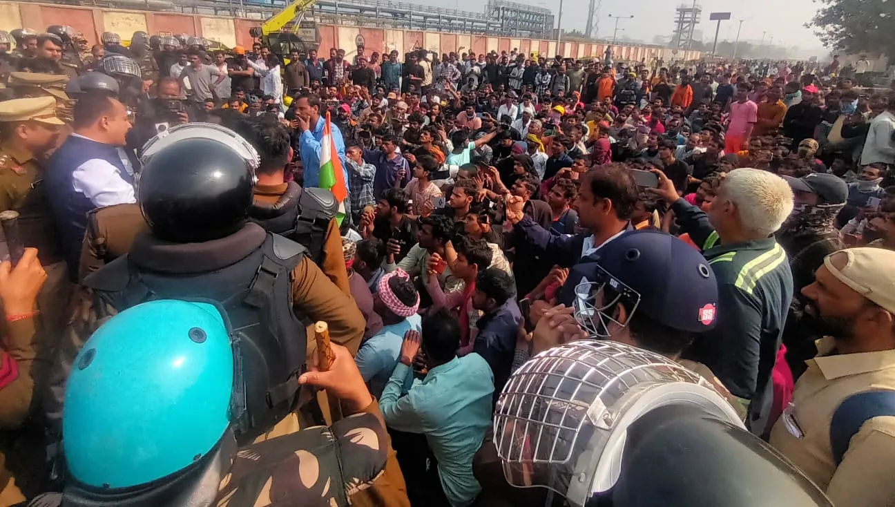 श्रमिकों ने मांगें मनवाने के लिए तीसरे दिन हड़ताल कर काम रखा बंद, आईओसीएल द्वारा लिखित में मांगें मानने के बाद बनी सहमति