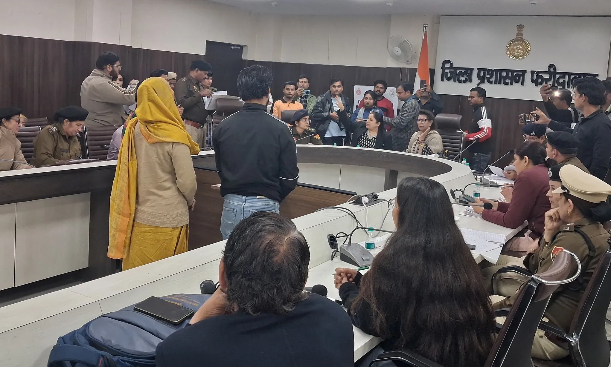 ऑनलाइन फ्रेंडशिप और कैब में निज़ी जानकारी साझा करना बेहद ख़तरनाक, बरतें सावधानियां