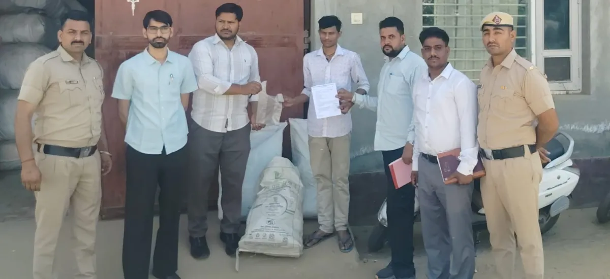 कैरी बैग की आड़ में चल रहा था अवैध पॉलीथिन का खेल, नगर निगम ने फैक्ट्री पर बोला धावा, 15 बैग पॉलीथिन बरामद, भारी जुर्माना