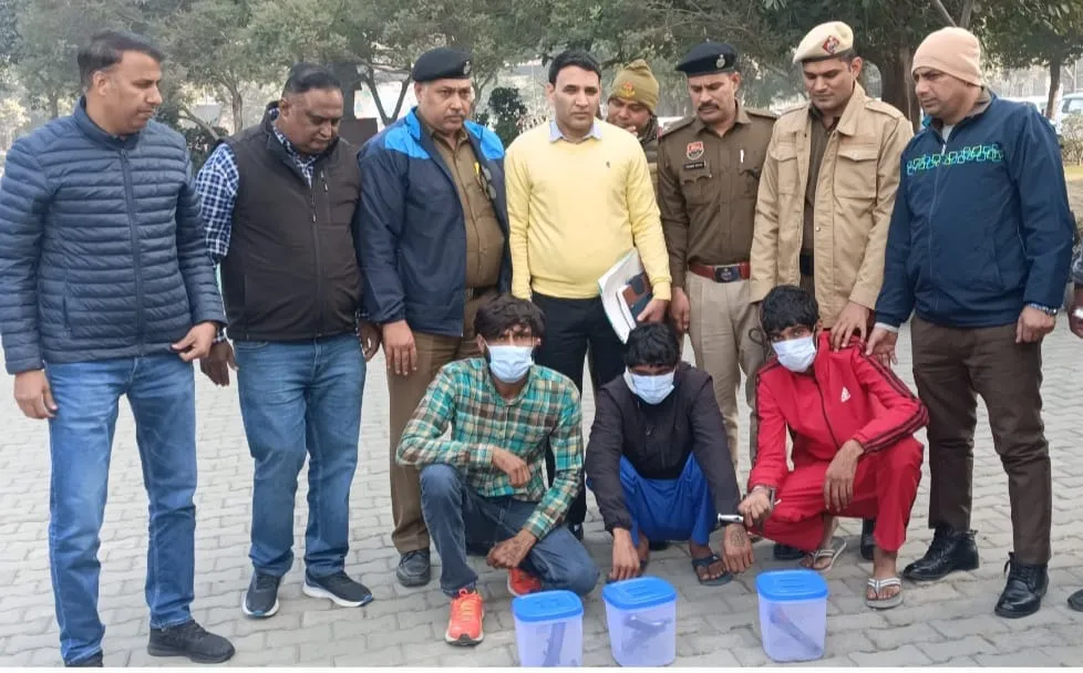 2.5 करोड़ की रंगदारी मांगने के चार आरोपी मुठभेड़ के बाद गिरफ्तार, एक को लगी गोली