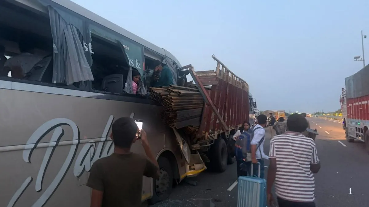 महेंद्रगढ़ में NH-152D पर ट्रक से टकराई मनाली-जयपुर वॉल्वो बस, 16 यात्री घायल, ड्राइवर-कंडक्टर की मौत