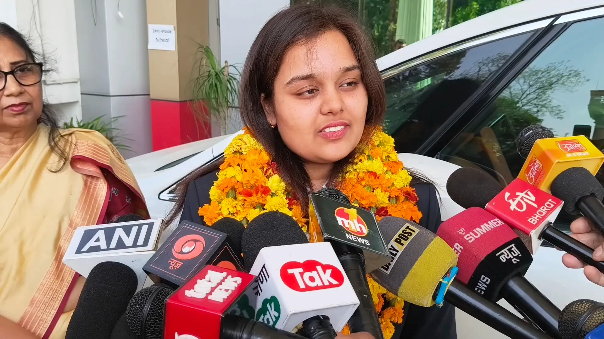 CA परीक्षा में करनाल की दीक्षा गोयल ने रचा इतिहास, 81% अंकों के साथ बनीं ऑल इंडिया टॉपर