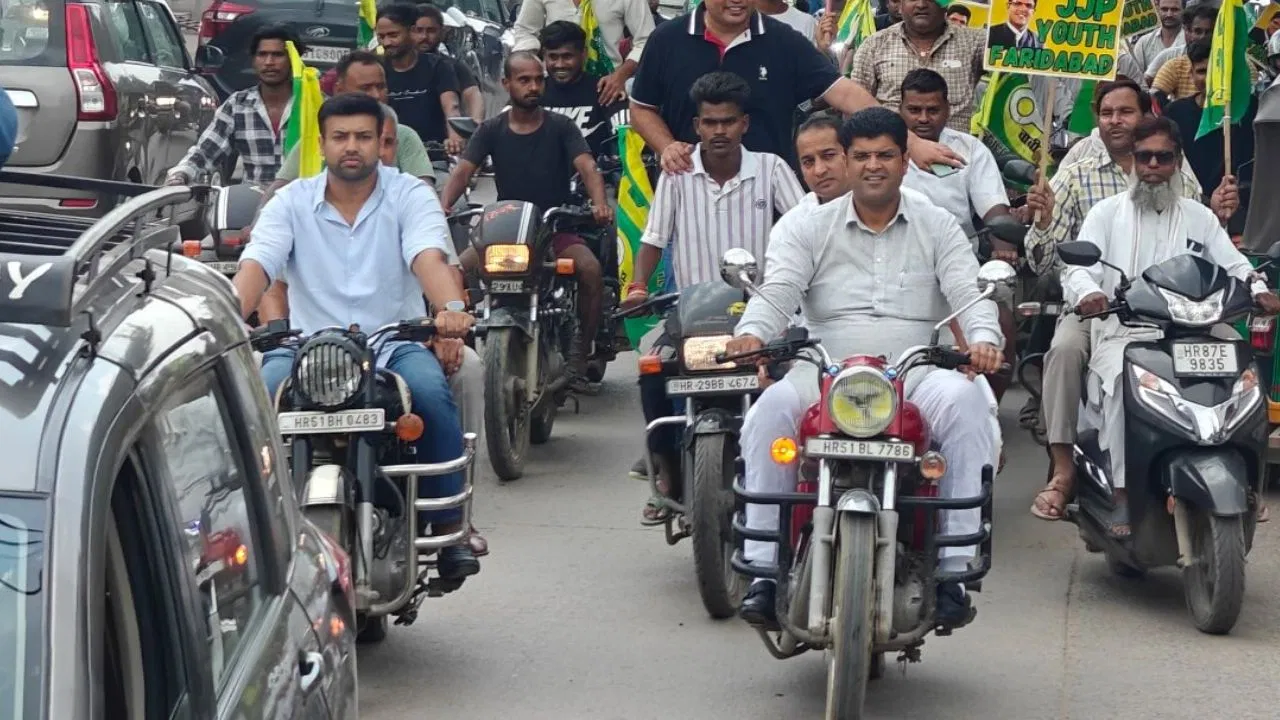 Challan Was Issued To Dushyant Chautala : पूर्व डिप्टी सीएम दुष्यंत चौटाला को बिना हेलमेट बाइक चलाना पड़ा महंगा