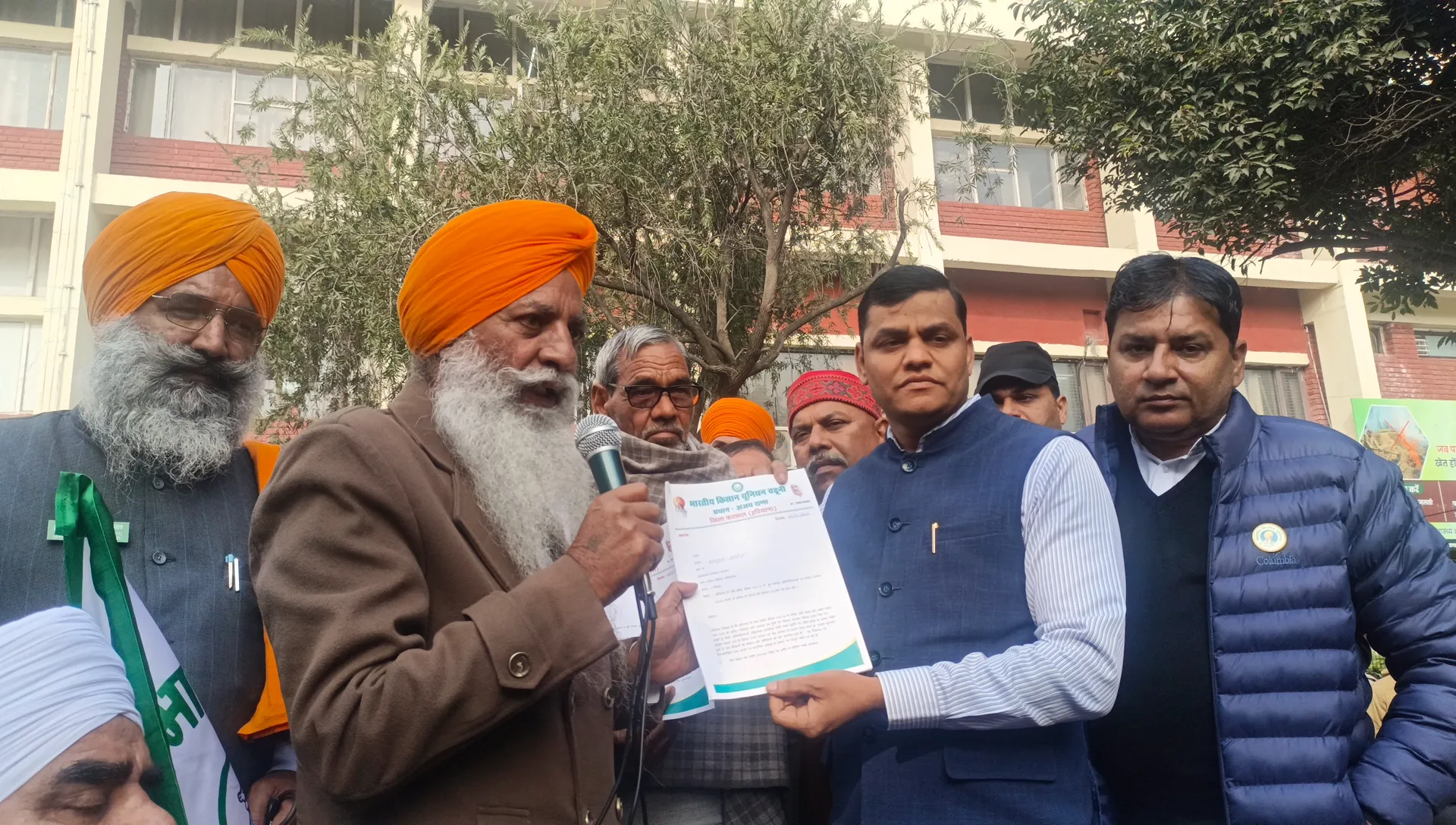 धान घोटाले व बिजली बिलों को लेकर किसानों ने किया जोरदार प्रदर्शन, पुलिस से झड़प, चढूनी ने दी चेतावनी