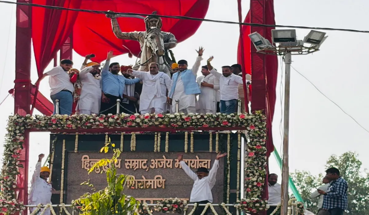 महाराजा सूरजमल की मूर्ति से 'जाट' शब्द हटाने पर बवाल, जाट समाज की नाराज़गी और प्रशासन का तर्क, पढ़ें पूरी ख़बर