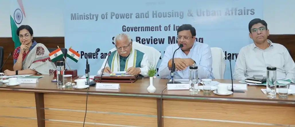 विद्युत मंत्रालय की बैठक संपन्न: भारत ने बनाया 50 GW नवीकरणीय ऊर्जा जोड़ने का रिकॉर्ड, केंद्रीय मंत्री ने थपथपाई पीठ