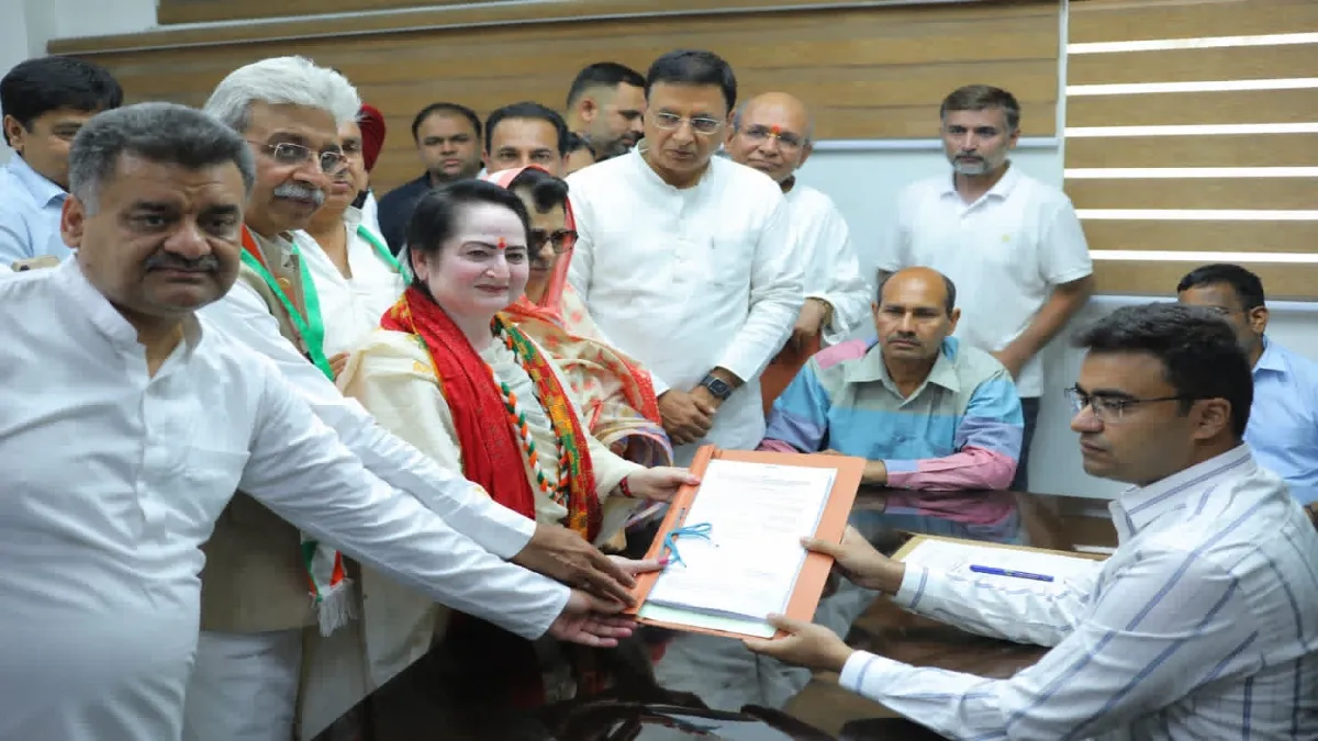 गुटबाजी भूल एक मंच पर आए कांग्रेस के दिग्गज, पंचकूला मेयर चुनाव के लिए सुधा भारद्वाज ने भरा पर्चा