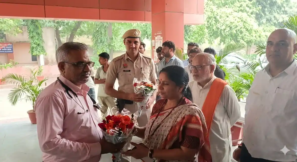 टॉयलेट के पास वाटर कूलर देख भड़कीं मीना परमार, IGU में अव्यवस्थाओं पर जताई नाराजगी; महिला ट्रेनर के बिना जिम पर कार्रवाई की चेतावनी