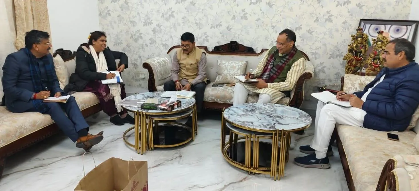 सोनीपत में महामंत्रियों के साथ बैठक कर निकाय चुनाव पर चर्चा करते प्रदेश अध्यक्ष पंडित मोहनलाल बडौली