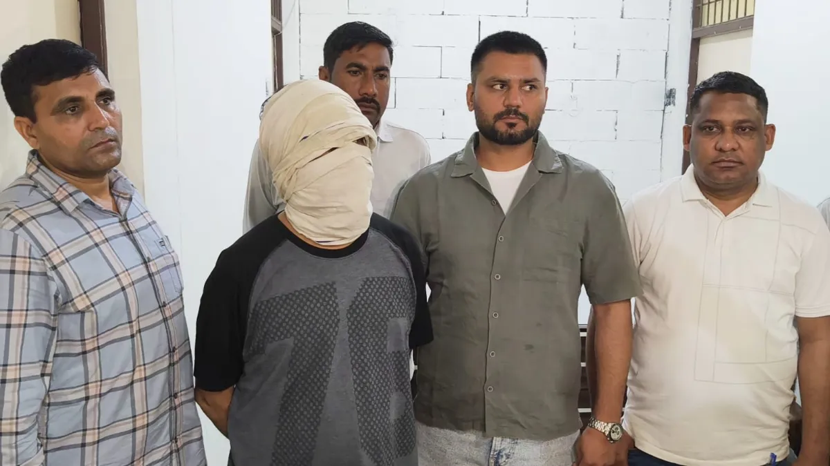 17 लाख की साड़ियों की चोरी का मास्टरमाइंड गिरफ्तार, कम उम्र से ही अपराध की दुनिया में सक्रिय, 60 मामलों में मोस्ट वांटेड