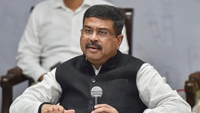 विपक्ष के हमलों के बाद शिक्षा मंत्री ने तोड़ी चुप्पी, CBSE परीक्षा गड़बड़ी पर बोले - मैं जिम्मेदारी लेता हूँ, सिस्टम में लापरवाही बर्दाश्त नहीं होगी