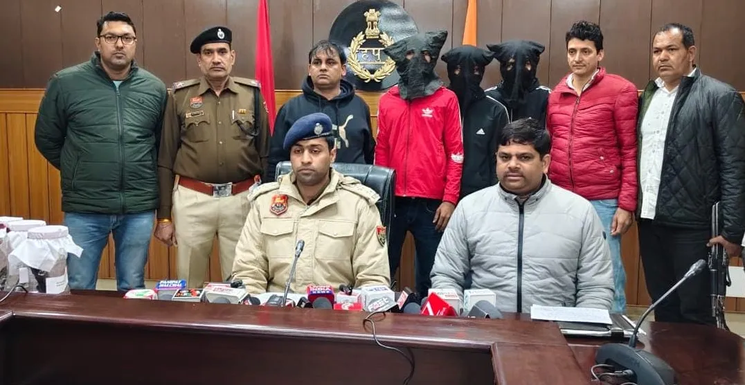 समालखा में मिठाई की दुकान पर फायरिंग करने व रंगदारी मांगने के तीन आरोपी अवैध हथियारों सहित गिरफ्तार